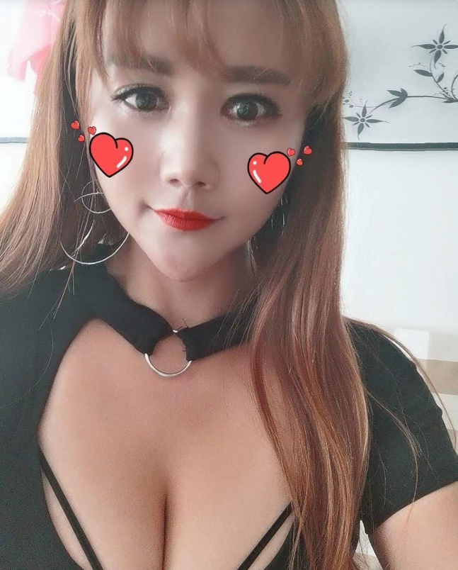 大胸妹，超性感